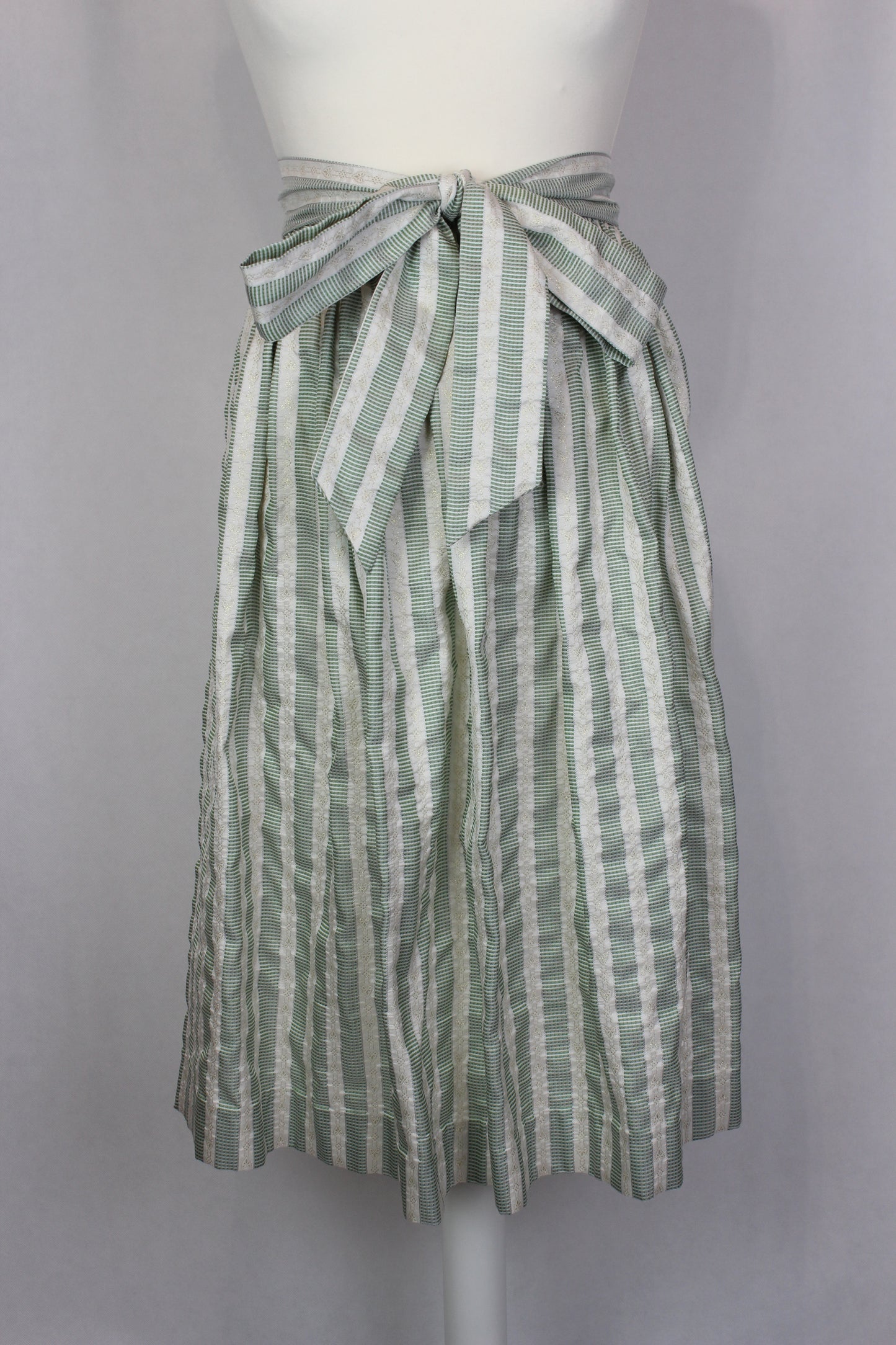 Erbstücke© Dirndl Schürze