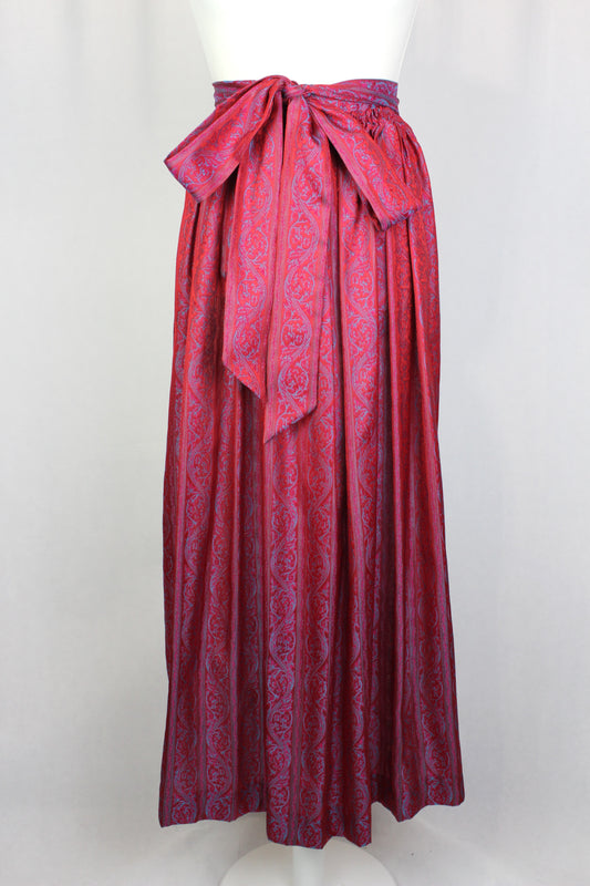 Erbstücke© Dirndl Schürze