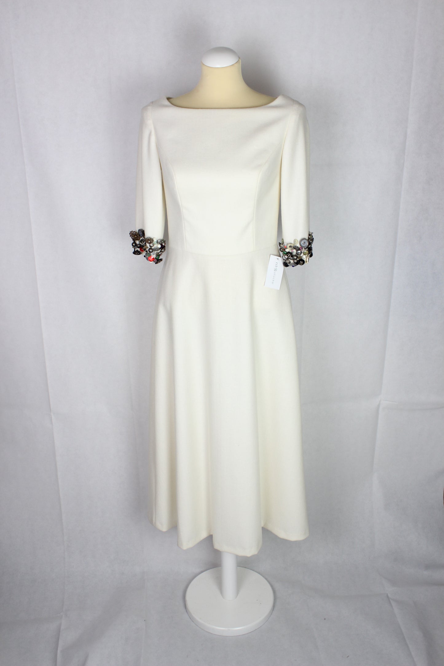 Erbstücke© Kleid mit Knopfdesign