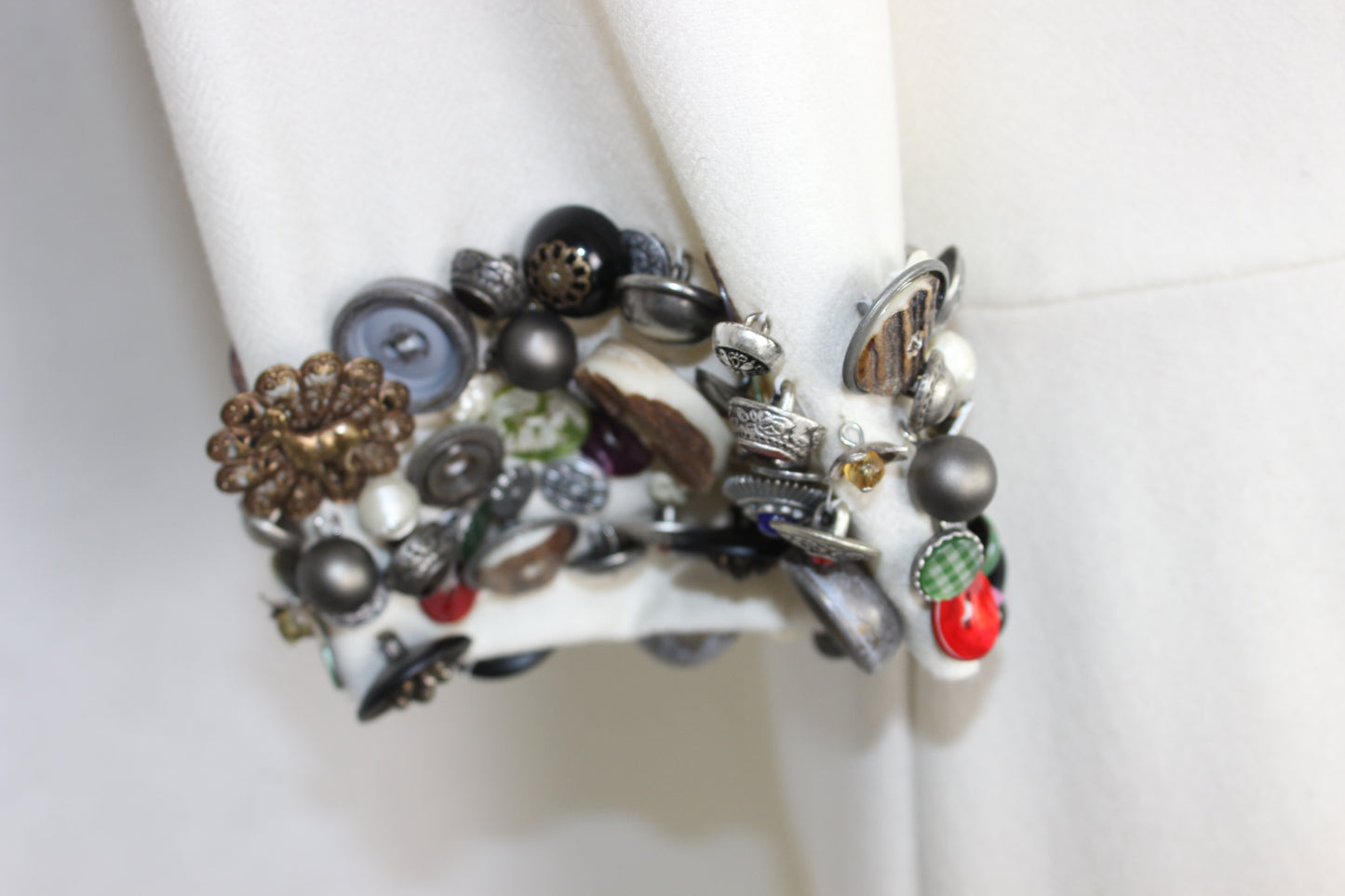 Erbstücke© Kleid mit Knopfdesign