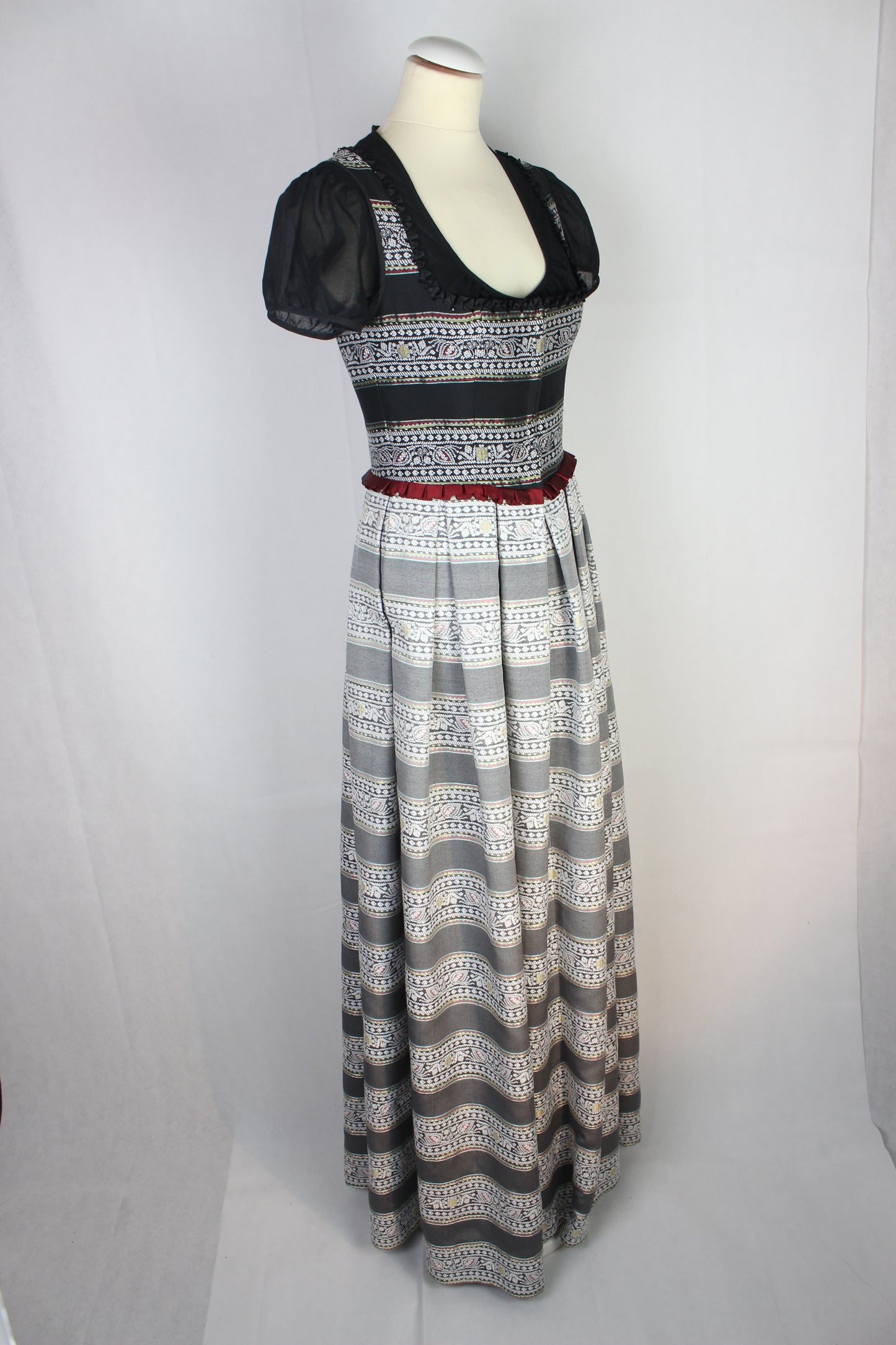 Erbstücke© Dirndl Mandrel