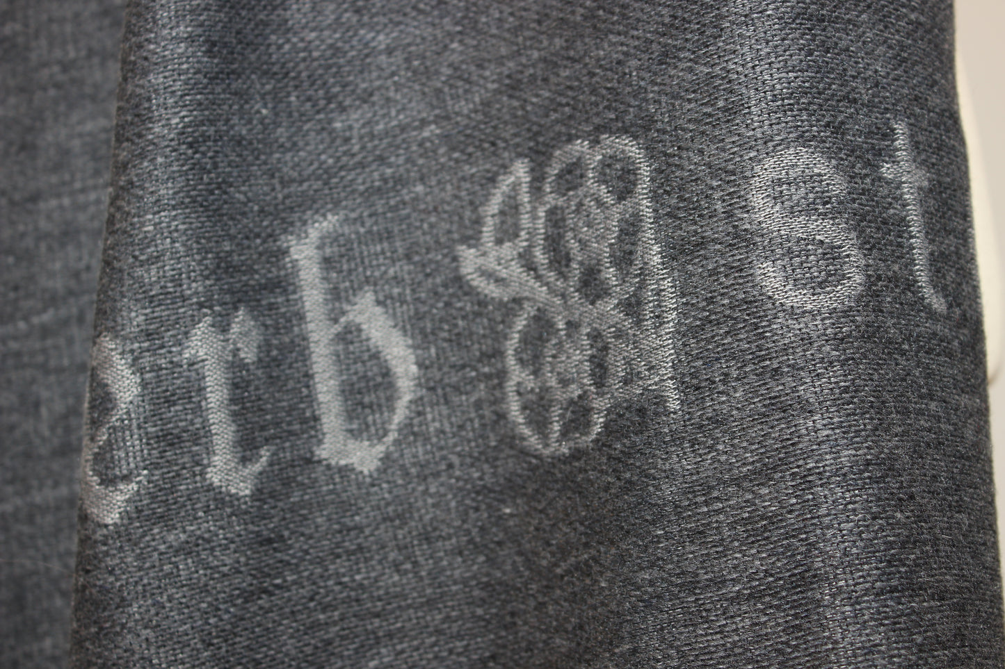 Erbstücke© Hirsch Schal